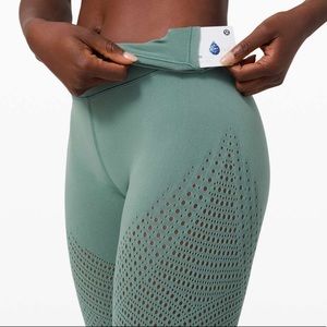 Lululemon Reveal Short Digital Rain Tidewater Teal